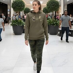 Under Armour Sport 2PC Green Camo Track Suit W-XL/M-L H 6005913/P 1379663